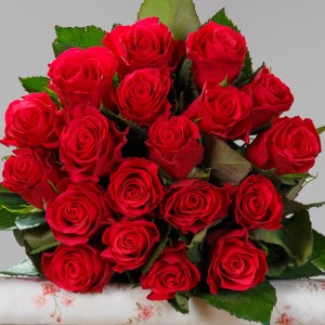 Buchet-19-trandafiri-rosii-2