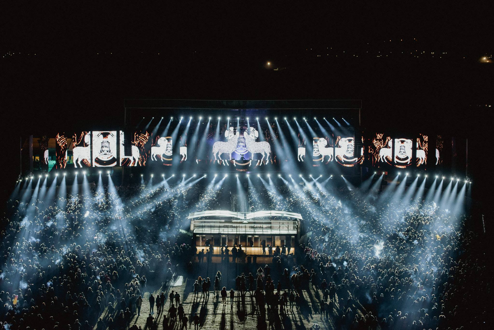 Vara asta o petreci in Transilvania cu Electric Castle si Untold